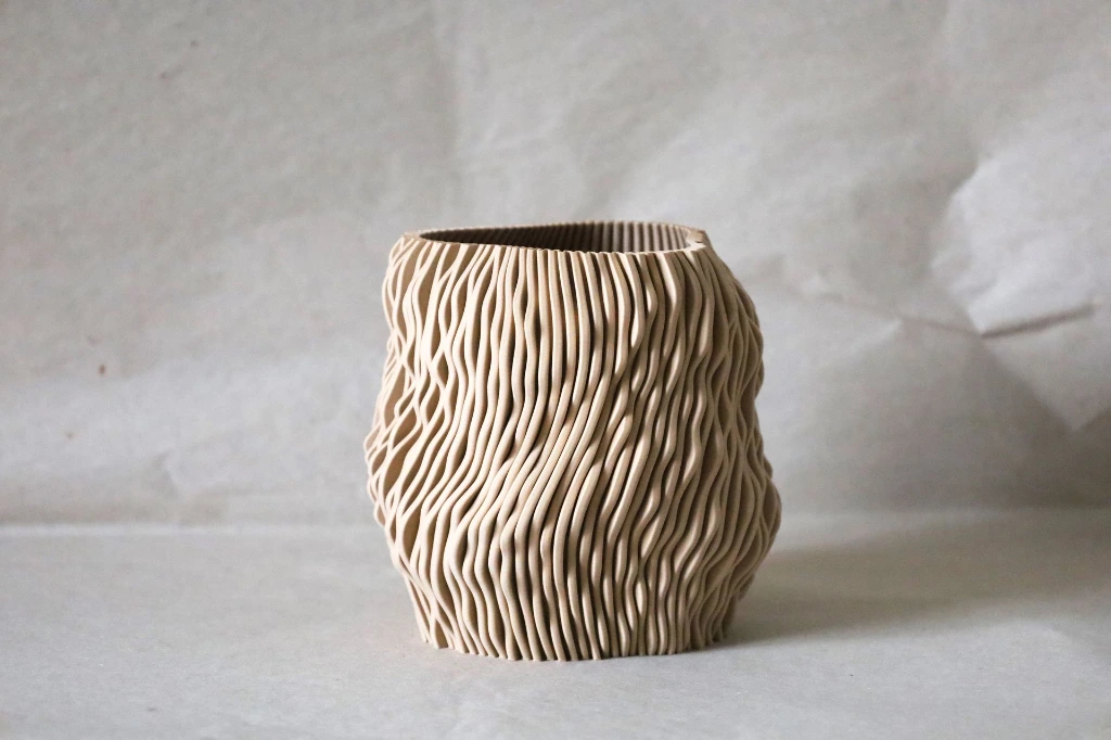 IAP_Sea Falcon_Vase_V1_02.webp