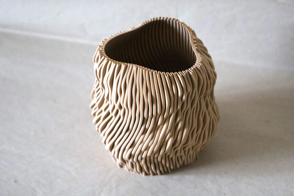 IAP_Sea Falcon_Vase_V1_05.webp