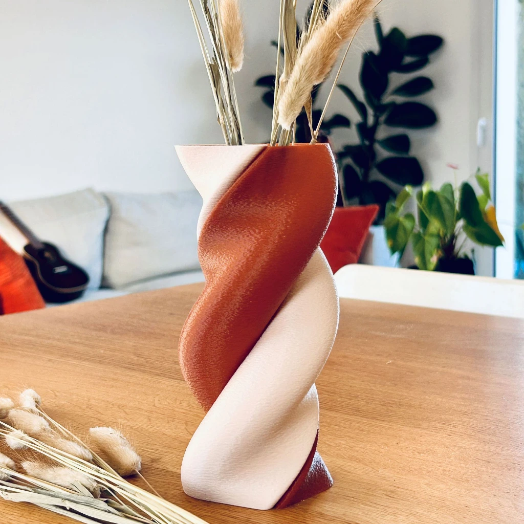 SYZYGY_heart-vase_front-view.webp