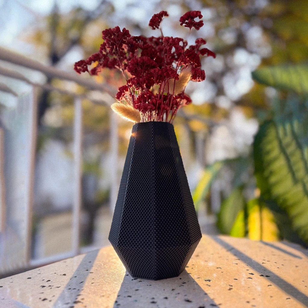 Helena Flower Vase (black)