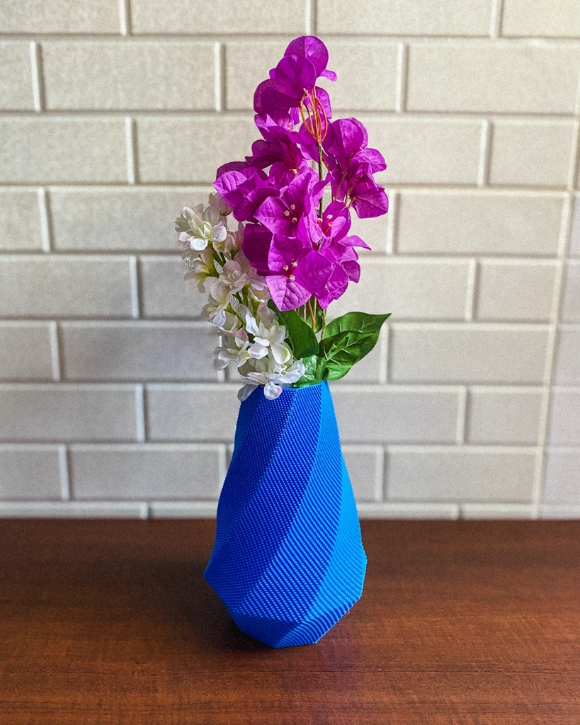 Selene Flower Vase (black)